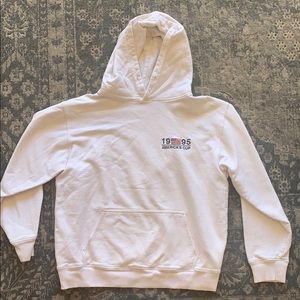 Super cute white sweatshirt!